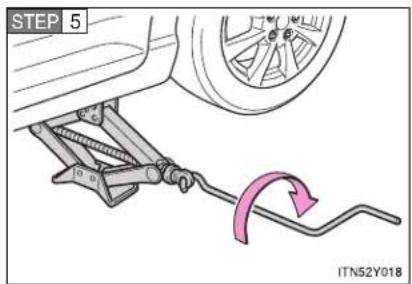TOYOTA Avensis (2013) - Replacing a flat tire - 5