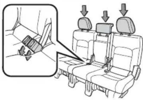 TOYOTA Land Cruiser (2013) - Seats-Tumbling second row seats - 1