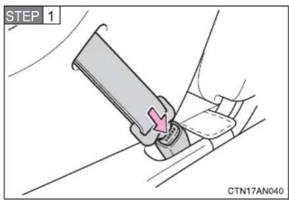 TOYOTA RAV4 (2011) - Removing a child restraint installed with a seat belt - 1