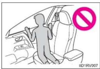 TOYOTA RAV4 (2013) - ■Précautions relatives aux coussins gonflables SRS - 4