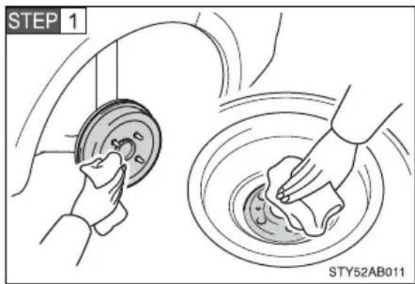 TOYOTA Yaris (2010) - Installing the tire - 1