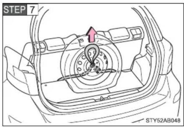 TOYOTA Yaris (2010) - Stowing the flat tire, jack and all tools - 6