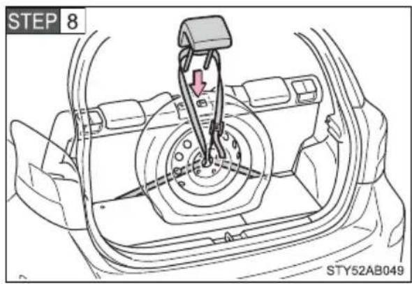 TOYOTA Yaris (2010) - Stowing the flat tire, jack and all tools - 7