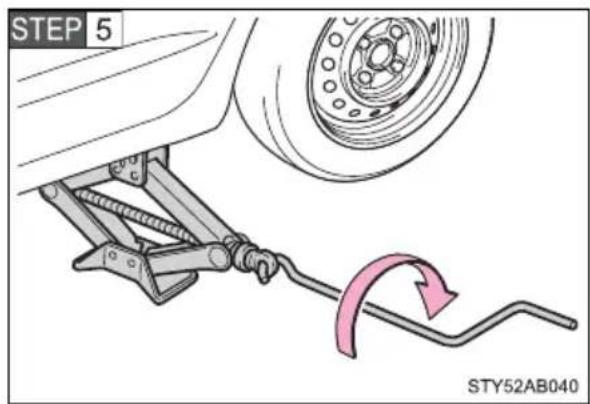 TOYOTA Yaris (2010) - Replacing a flat tire - 5