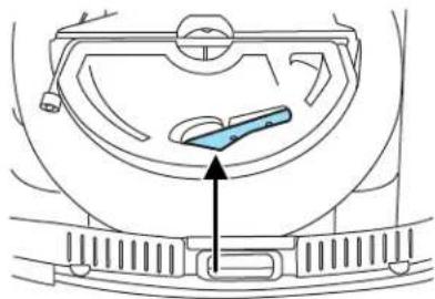 FORD Fiesta (2009) - Refillingwithaportablefuelcontainer - 3