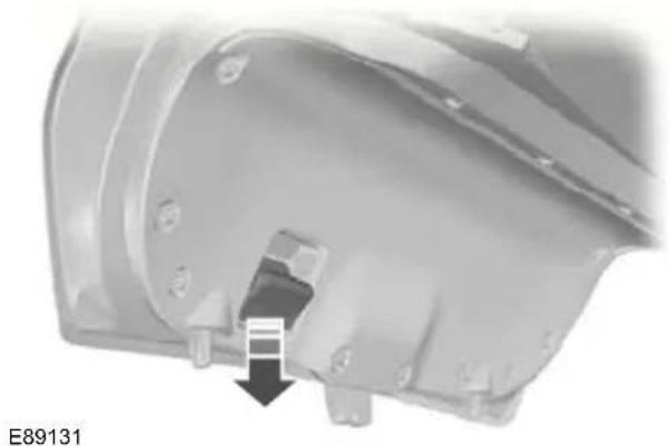 FORD Mondeo (2007) - Closing the luggage compartment lid - 1