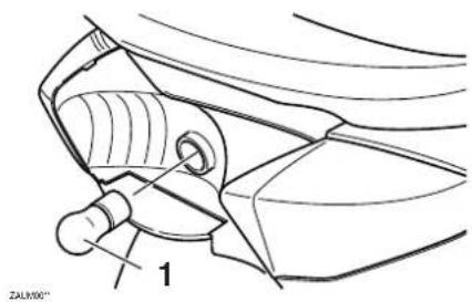 YAMAHA Cygnus 125 (2000) - Replacing the tail/brake light bulb - 1