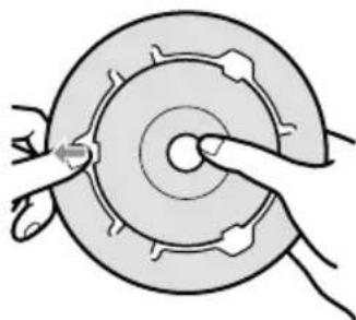 SONY DPP-SV88 - Insérez un CD-R/RW de 8 cm dans les deux onglets de l'adaptateur, dans l'ordre ① et ②. - 2