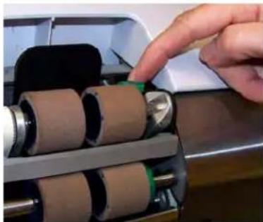 KODAK Ngenuity 9150 - Cleaning the skimmer rollers - 2