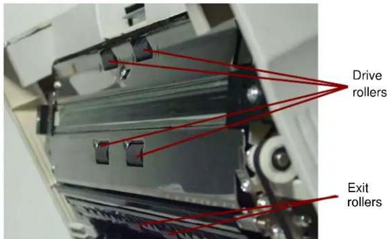 KODAK Truper 3610 - Cleaning the drive rollers, free rollers and exit rollers in the exit door - 2