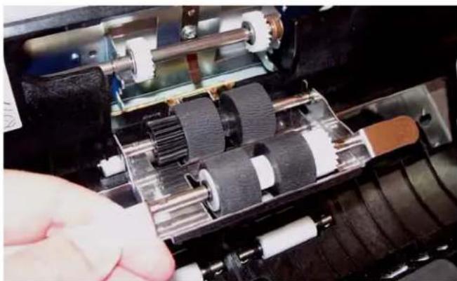 KODAK Truper 3610 - Replacing the paper feed roller module - 1