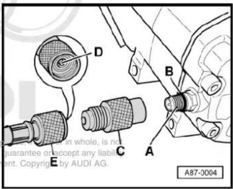 AUDI A4 (1995) - Connecting air conditioner service station to refrigerant circuit with adapter V.A.G 1785/10 - 1