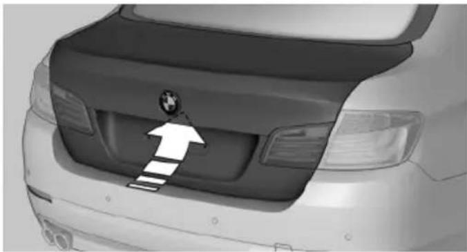 BMW 550i (2011) - Closing - 3