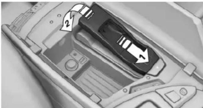 BMW 550i xDrive (2011) - Inserting the snap-in adapter - 2