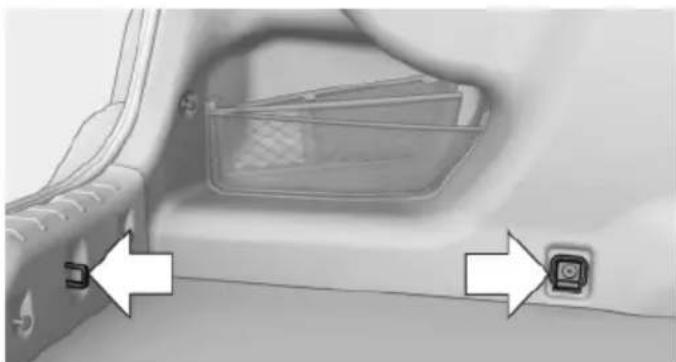 BMW 550i xDrive (2011) - Lashing eyes in the cargo area - 1