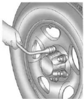 CHEVROLET Silverado 1500 (2012) - RemovingtheFlatTireand InstallingtheSpareTire - 2