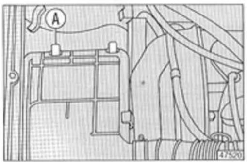 LANCIA Delta (1994) - Cleaning or replacing the filter element - 1