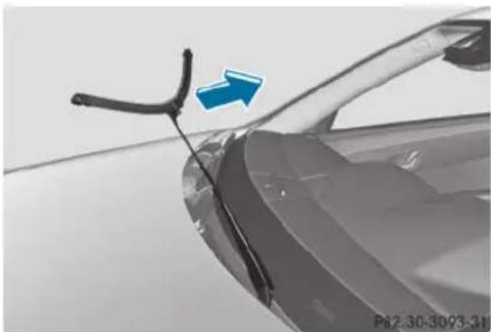 Mercedes-Benz E-Class (2014) - Dépose des balais d'essuie-glace - 1