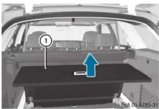 Mercedes-Benz E-Class (2014) - Répose et pose du plancher de chargement pliable - 1