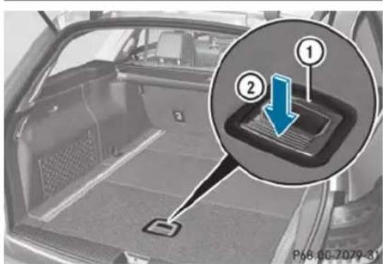 Mercedes-Benz E-Class (2014) - Ouverture et fermeture du plancher chargement pliable - 1