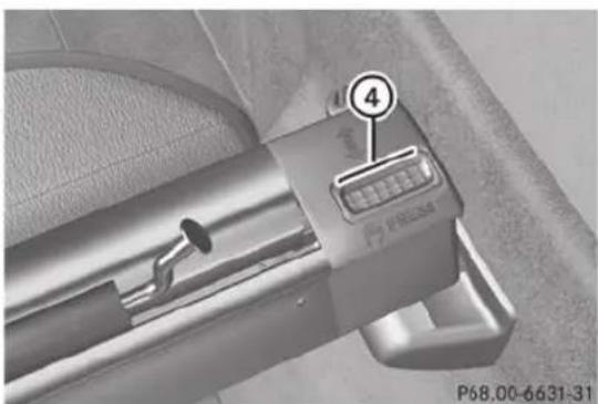 Mercedes-Benz M-Class (2014) - Dépose et pose du couvre-bagages (sans filet de protection intégré) - 3