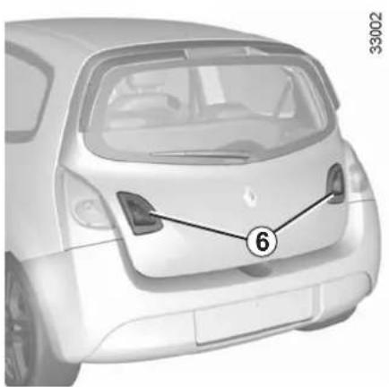 RENAULT Twingo (2012) - FEUX ARRIÈRE : remplacement des lampes (2/4) - 1