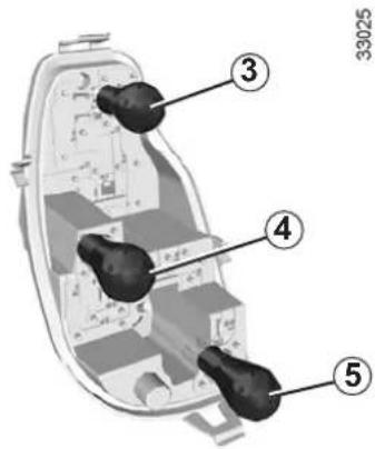 RENAULT Twingo (2012) - FEUX ARRIÈRE : remplacement des lampes (1/4) - 4