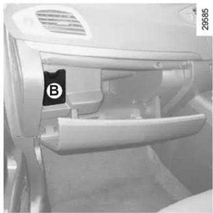 RENAULT Scenic (2011) - Fuse box - 1