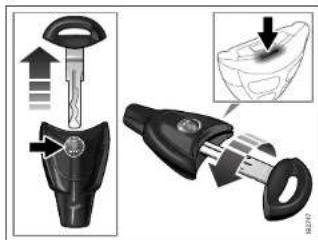 SAAB 9-3 (2004) - Remote control battery low. Replace battery. - 1