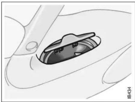SAAB 9-5 (2003) - Luggage-compartment lighting - 3