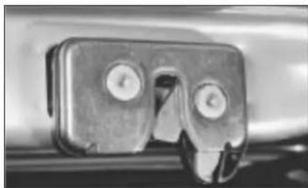 VOLKSWAGEN Jetta (1984) - Tailgate lock, grip and lock cylinder - removal, refitting and adjustment - 5