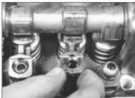 VOLKSWAGEN Jetta (1984) - Cylinder head - removal - 11