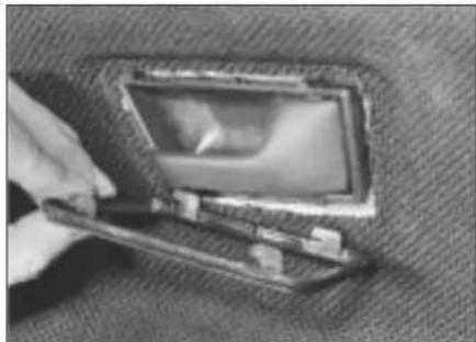 VOLKSWAGEN Jetta (1984) - Boot lid lock and lock cylinder - removal and refitting - 3