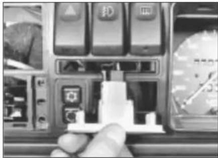 VOLKSWAGEN Jetta (1984) - Ignition switch/steering column lock - removal and refitting - 2