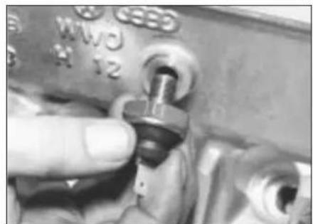 VOLKSWAGEN Jetta (1984) - Cylinder head - refitting - 7