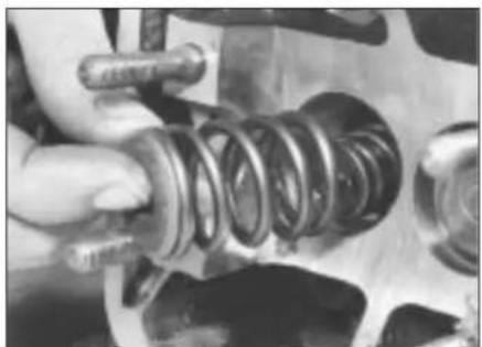 VOLKSWAGEN Jetta (1984) - Cylinder head - dismantling and overhaul - 5