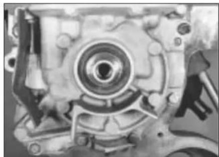 VOLKSWAGEN Jetta (1984) - Oil pump - refitting - 2