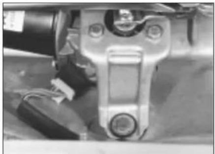 VOLKSWAGEN Jetta (1984) - Electrically-operated door mirror motor - removal and refitting - 8