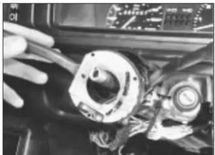 VOLKSWAGEN Jetta (1984) - Facia switches - removal and refitting - 4