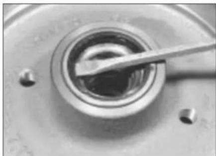 VOLKSWAGEN Jetta (1984) - Rear brake drum - examination and renovation - 2