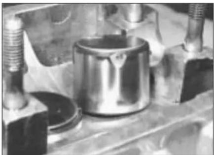 VOLKSWAGEN Jetta (1984) - Cylinder head - dismantling and overhaul - 7