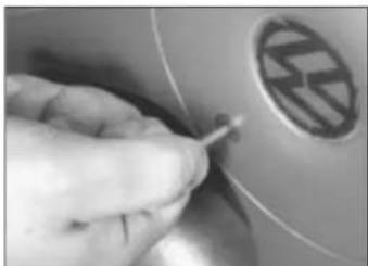VOLKSWAGEN Jetta (1984) - Changing the wheel - 3