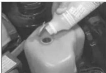 VOLKSWAGEN Golf (1984) - Screen/headlamp washer fluid level - 2