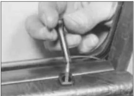 VOLKSWAGEN Golf (1984) - Boot lid lock and lock cylinder - removal and refitting - 2