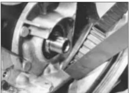 VOLKSWAGEN Golf (1984) - Camshaft - refitting - 6