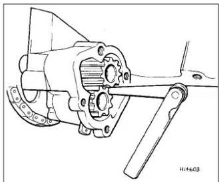 VOLKSWAGEN Golf (1984) - Oil pump - removal and examination - 2