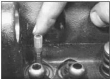 VOLKSWAGEN Golf (1984) - Sump - refitting - 2