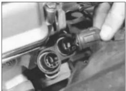 VOLKSWAGEN Golf (1984) - Hydraulic bucket tappets - checking free travel - 3