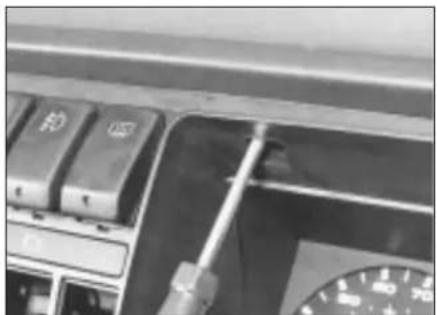 VOLKSWAGEN Golf (1984) - Gearchange and consumption gauge - operation - 1