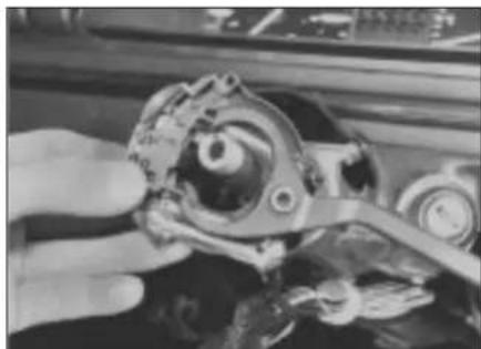 VOLKSWAGEN Golf (1984) - Facia switches - removal and refitting - 5